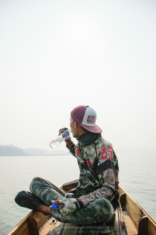  [b]ร้อน[/b]

เสียงมาจากท้ายเรือว่า ร้อนๆแบบนี้จิบดีนะครับ

คนนะครับไม่ใช่ปลา :laughing: :laughi