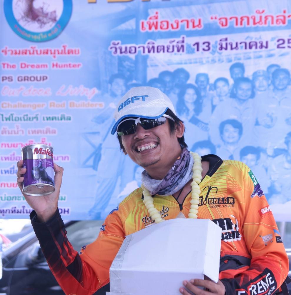 
    น้าแก้ว กับรางวัล แห้วดีเด่น :sick: :sick: :sick: