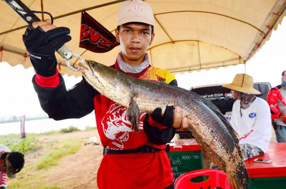 ปลาตัวนี้ที่1 ครับสำหรับงานนี้ 62.50cm  

ฝากรูปนี้ไว้ก่อนนะครับเดี่ยวว่างๆมาต่อให้ครับ