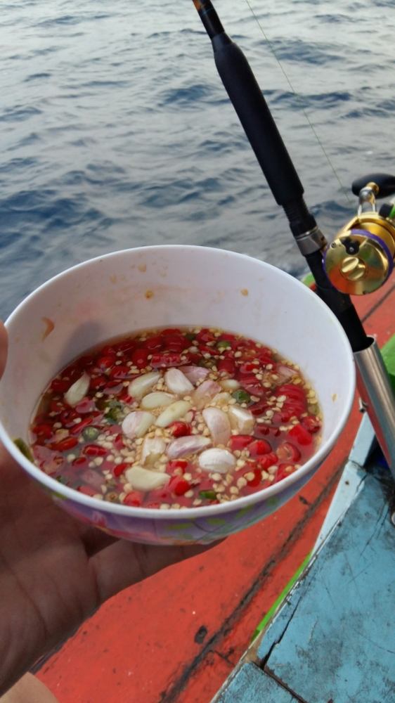 พริกน้ำปลา หอมแดง กินกับปลาทอด เวลาลงเรือ มัน อร่อยมาก