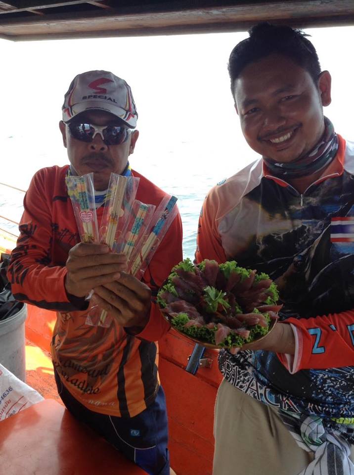 โฟกัสที่ตะเกียบนะครับ ได้มาจากงานแต่งชัดๆ