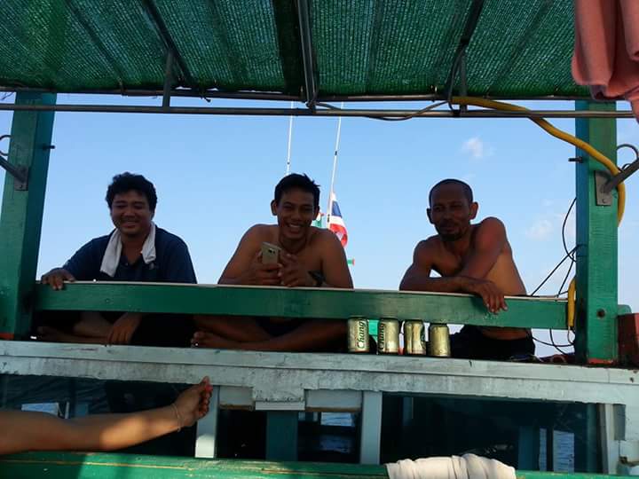 หมายแรก เข้าทุ่นซั้งหาลูกเหยื่อ ไว้ให้อาหารปลาสาก กับ ฉลาม  :laughing: :laughing: :laughing: :laughi