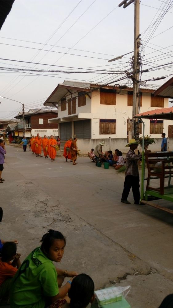 พระท่านใกล้ถึงบ้านล่ะครับ :grin: :grin: