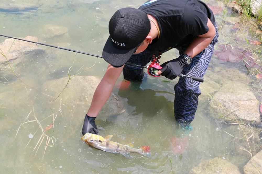  [b]Catch & Release นะครับ เหมือน LoGo ที่ด้านหลังเสื้อของพวกเรา[/b]