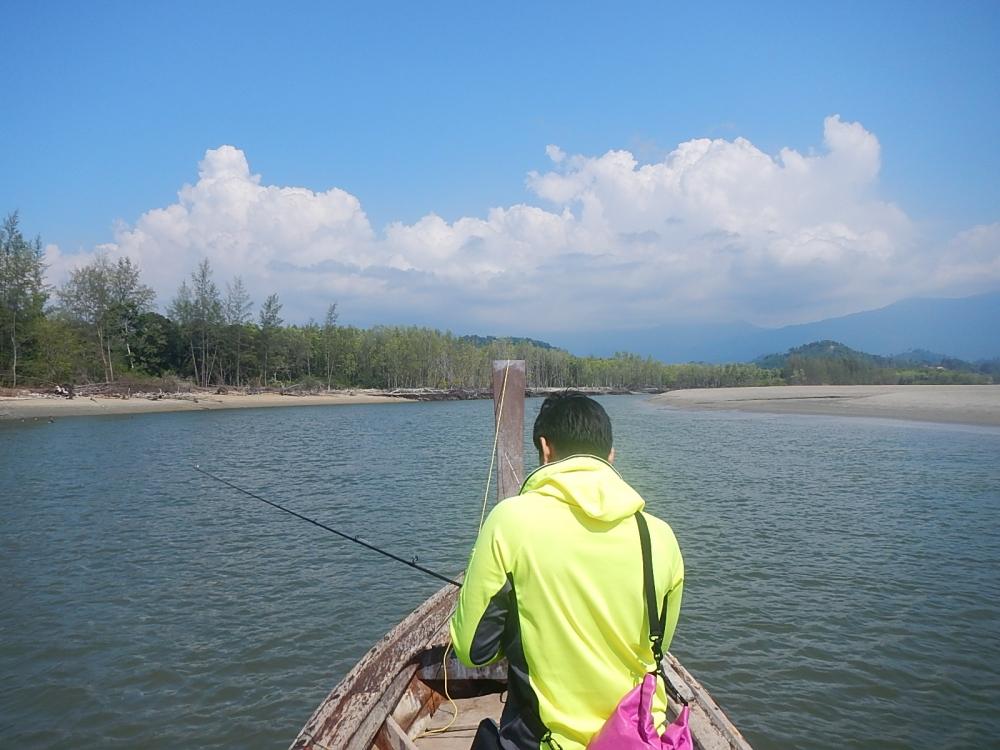 
 [center]จนสุดท้าย ก่อนบ่าย 2 วิ่งเรือเข้าคลอง กลับฝั่ง 

ทั้งๆตลอดวันนี้ปลากัดเหยื่อเสียจนไม่อย