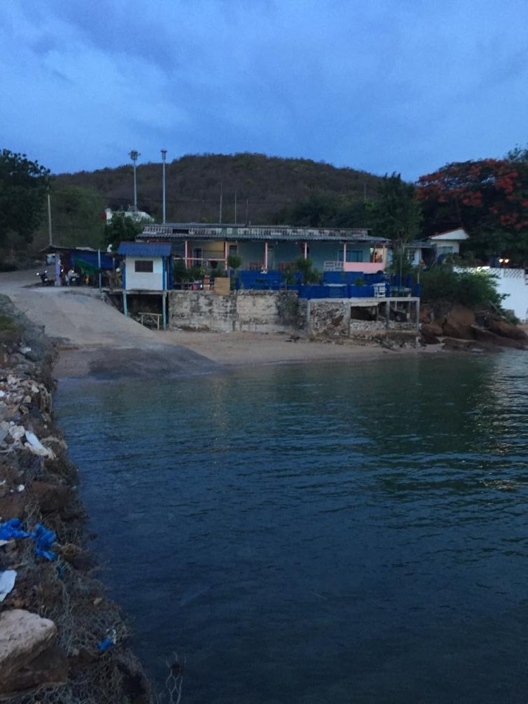 ที่นี่เลยครับ หมายมีสะพานพร้อมไฟฟรี