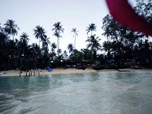 ภาพบรรยากาศชายหาดกับการเล่นน้ำ