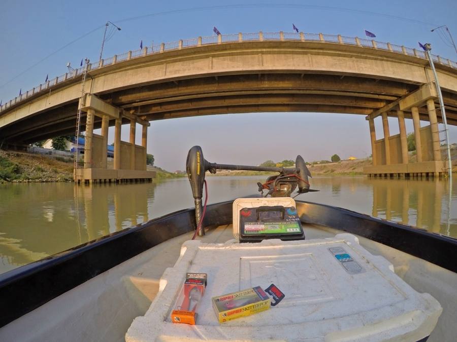 


 [b][center]สะพานอ่างทอง หมายฮอตในอดีต วันนี้เงีบยเหงามาก[/center][/b]

 [center]:smile: :sm