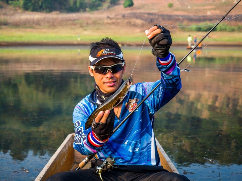 เพื่อนมัน จัดมาเรื่อย ๆ ครับ ผม วัดหลุด วัดหลุด ทั้ง 2 คนหลุดกันเยอะครับ แบบว่า ปลาตัวเท่าเหยื่อ