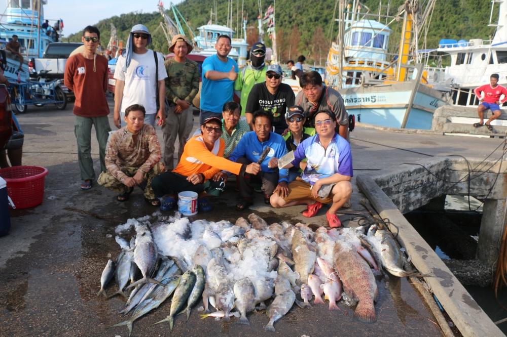 ทริปตกปลา เรือ กานต์ธิดาวารี กับ กลุ่ม ผมเพื่อนช่อน