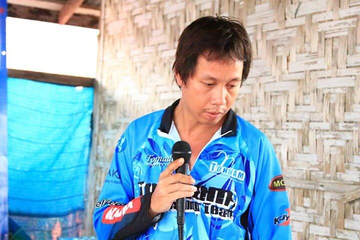 โฉมหน้าประธานของเราครับประกาศรางวัลเองเลย