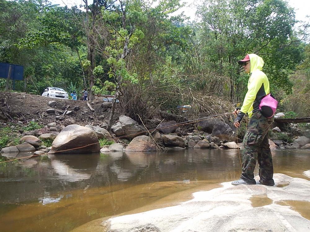 
 [center]ตามคำบอกเล่าของชาวบ้านว่า ....ที่นี่ มีปลาพวง กระสูบ ใหญ่ๆ แต่ต้องขึ้นไปแถวๆ.... [b]โตน[/