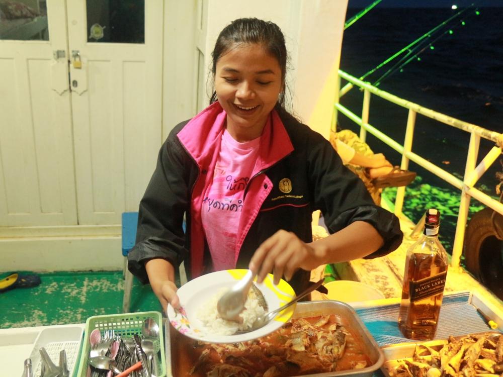 

น้องเอม  ชิ้ม ซะ  หลังจากไม่ค่อยได้กิน หลายมื้อ

 :laughing: :laughing: :laughing: :laughing: 