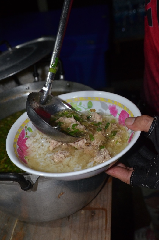 ยังมีข้าวต้ม
แยกหม้อ    หมู่  ไก่  หายกังวลครับ
ลูกชิ้นเราก้อแยก

รายละเอียดเล็กๆน้อยๆ  เรา ไม่เ