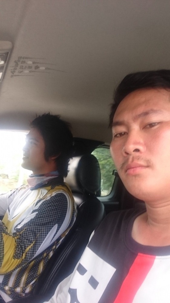 ออกเดินทางแล้วคับประมาน6โมงเช้าทริปนี่ผมมากับพี่บาส