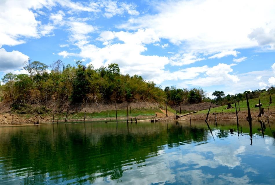  [center]

** ลอยเรือเลาะเข้ามาอีกหุบนึง.......หมายสวย อับลม

น่าจะพอเจอตัวได้มั่งครับ......มีลุ