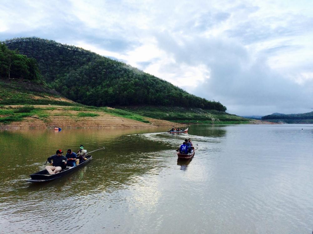 ไม่รอช้า รีบขนของลงเรือ สปีดตามไปเลยครับ