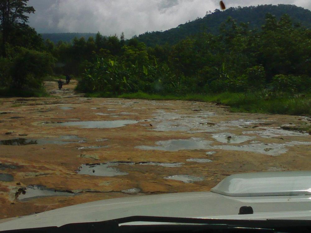 ทางขึ้นบางช่วงเป็นลานหินขนาดใหญ่