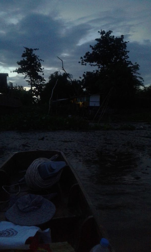 พอมาถึงที่เก็บเรือ ก็สภาพเดิมครับน้ำแห้งมากต้องเค็นเรือเก็บ เหนื่อยอีกและ แต่ทำไงได้ครับใจมันรักการต