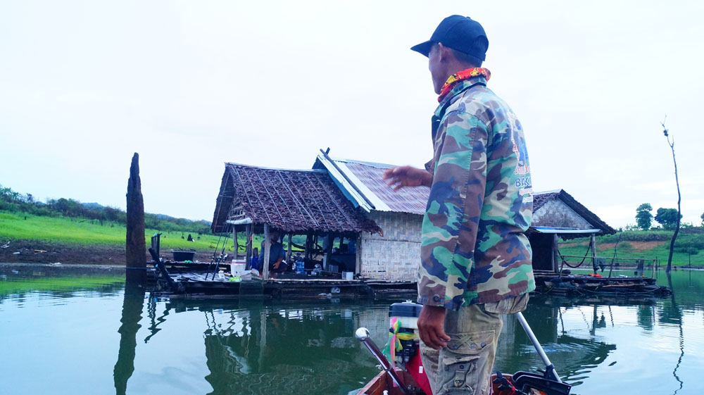 หลังเม็ดฝนซา ไต๋ไก่ พ่อมดแห่งเกาะปาล์ม ก็นำพยุหามารับถึงฐานทัพ พ่อมดแห่งเขาสิงห์โต :love: :love: :lo