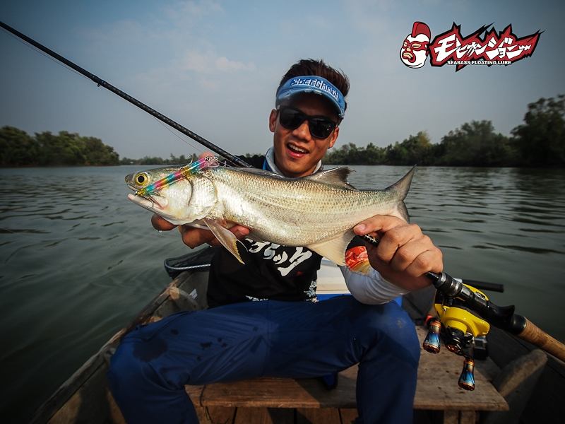  [center]
 [b]
Lure: Geecrack Mohican Johnny 90mm. เหยื่อโมฮ๊อก! ผิวน้ำ กลางน้ำ ใต้น้ำ

Rod: Gee