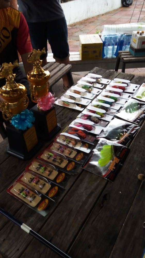 ถ้วยพร้อมของรางวัลมีมาเรื่อยๆ
