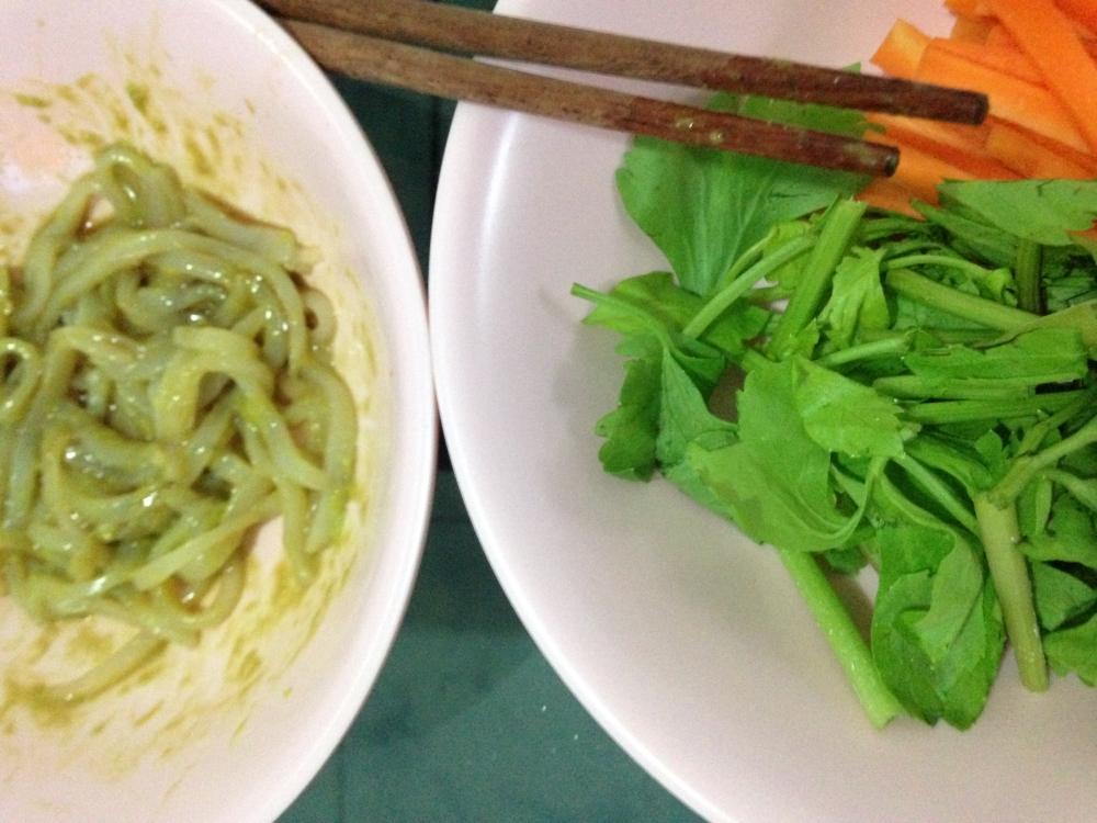 เครื่องเคียงนิดหน่อยโอ้ยยยยยย :umh: :umh: