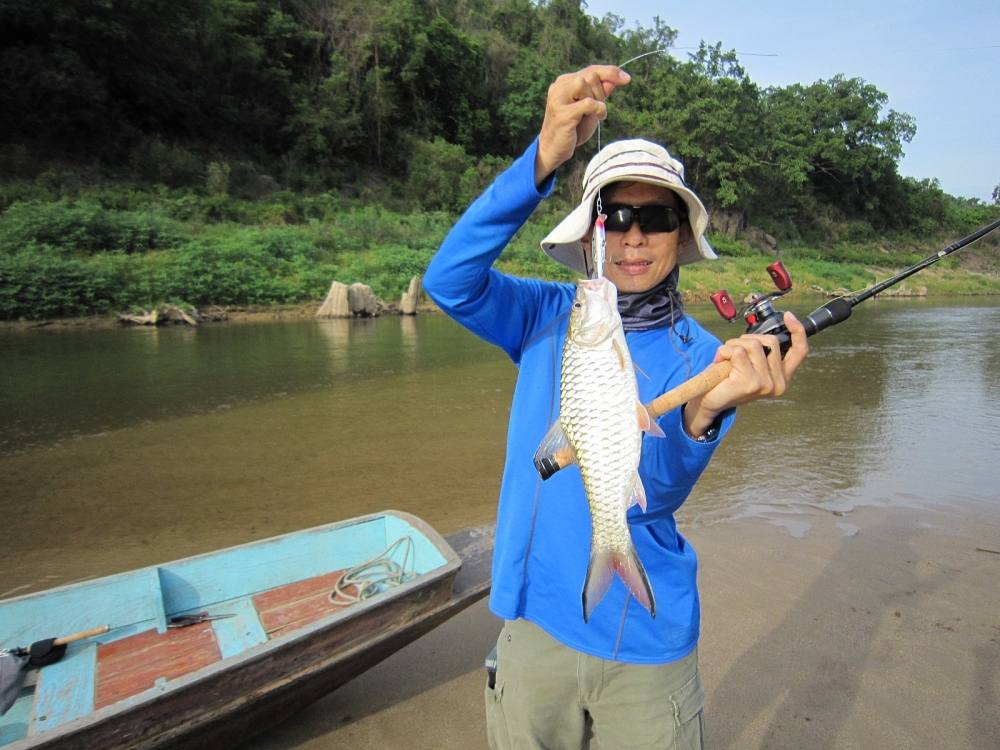 ออกนำก่อนเลยนะครับน้า กัด rapala flat rap 8 CLN สีนี้ของแก่งเค้าเลย :grin: :grin: :grin: