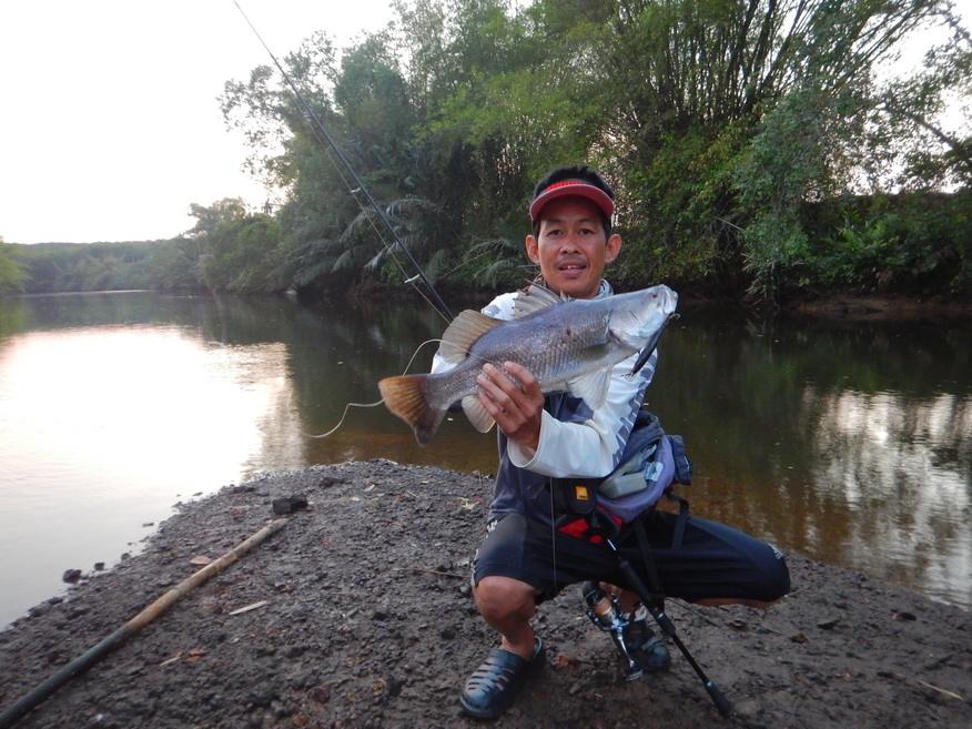 
กะพงไซส์กำลังๆจากผลงานเหยื่อ Rapala clackin minnow 09  :cheer: :cheer: :cheer: :cheer:





