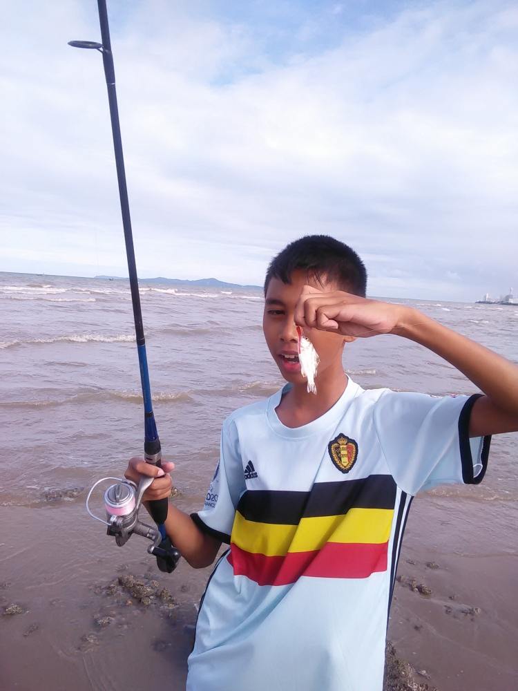 น้องผมโดนแล้ววัดลอยลากมาบนผิวน้ำเลยครับ
ข้างตะเภาน้อยนี่เองครับ