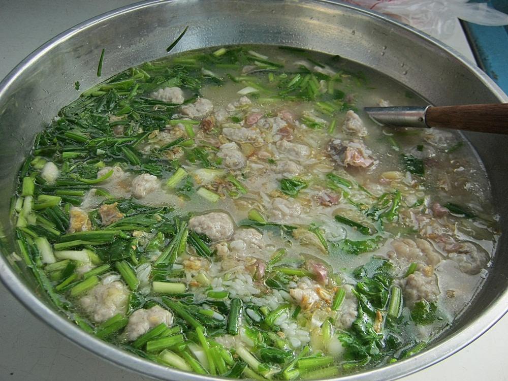 เช้ามาไต๋โห้ทำข้าวต้มหมู ไว้รอแล้ว  :umh: :umh: :umh: