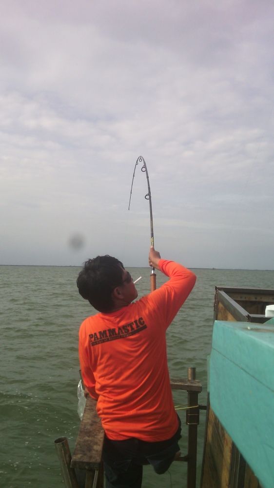 เมื่อน้ำเริ่มเดินอีกครั้ง. งานช้างก็เข้าที่ท้ายเรือ
ออกอย่างเดียวเลยตัวนี้  สุดท้ายจะหมดหลอดเลยต้อง