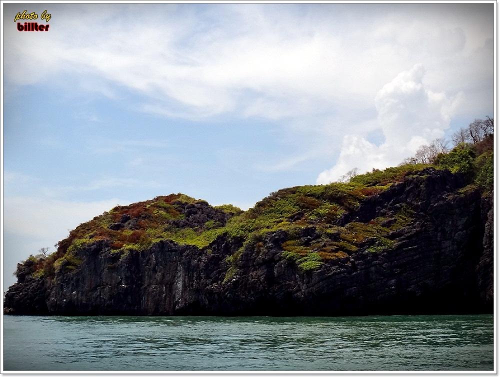 
07.30 น.

ทุกอย่างกำลังรุ่งเรือง ทั้งบรรยากาศไม่ร้อน ลมละเอียดละเมียดละไม

ขุนเขาประดับไปด้วย 