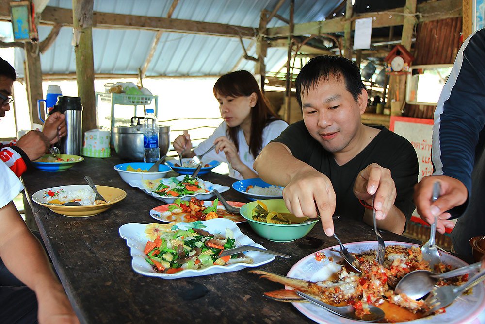 พี่นพกับป้าอ้อย กำลังมีความสุขกับก