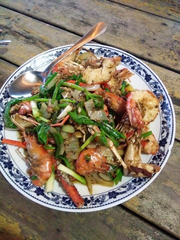 แปรสภาพโดยทันที เบื่อต้มยำกุ้งแนะนำผัดพริกไทยดำครับ