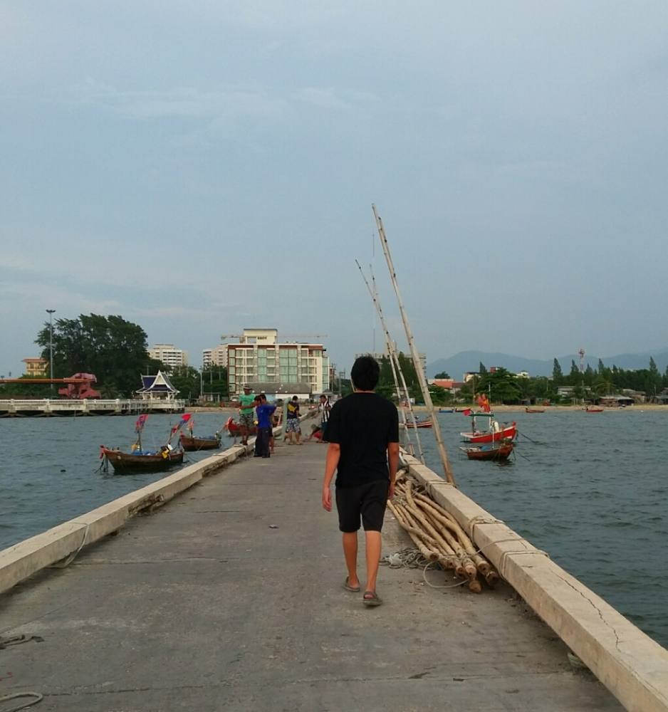 สภาพแวดล้อมรอบข้างที่สะพานปลาค่ะ  อุ่นใจจริงๆมีเพื่อนๆนักตกปลาเยอะแยะเชียว