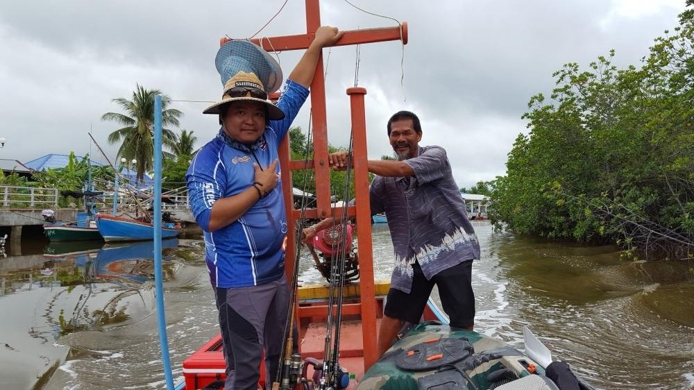 มากับเรือเพื่อนผมครับ .. ไต๋ชำนาญ
แห่งบ้านเขาแดง ครับ ... แก่ไหมครับ
หล่อแบบเฮี้ยม เกรียม ครับ