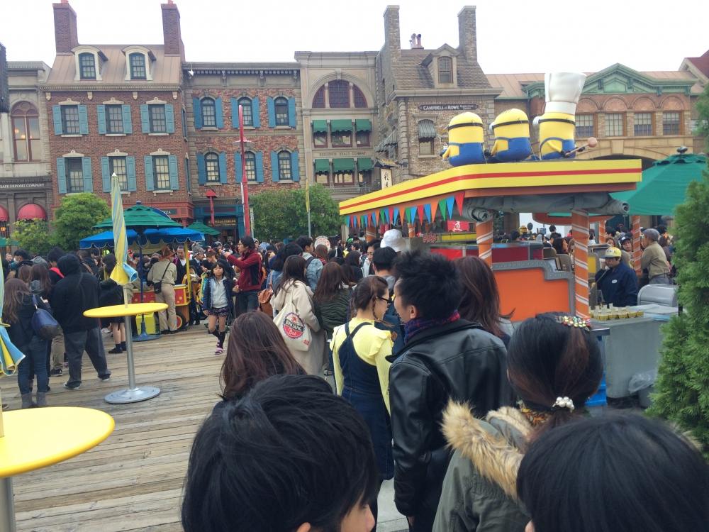 ออกมาต่อคิวร้านขนมหวาน คิวยาวมากครับ

อร่อยใช้ได้ครับ อันละ550เยน ครับ