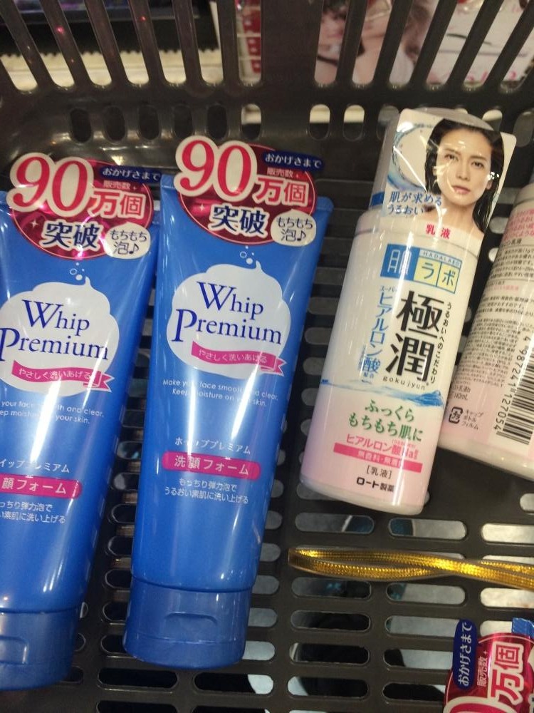 เดินหาซื้อของฝากให้สาวๆที่ทำงานหน่อยครับ :cheer: