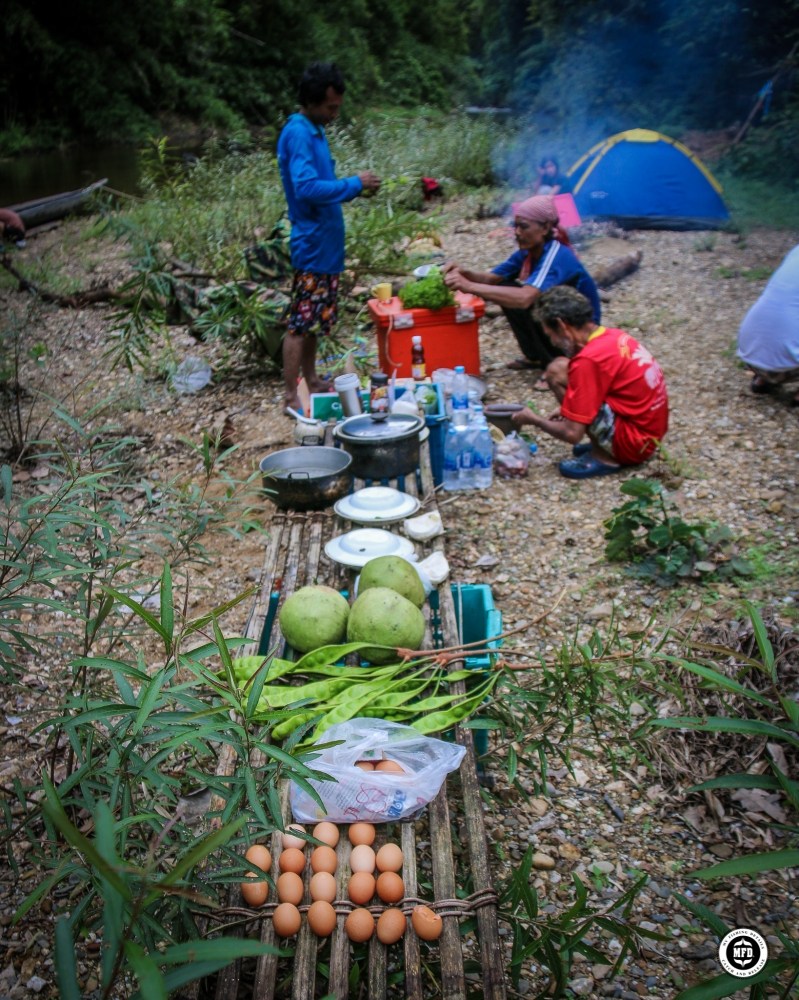 ขับเรือ ขนของ ทำอาหาร จับปลา ทำได้หมด วิถีชีวิตธรรมชาติ