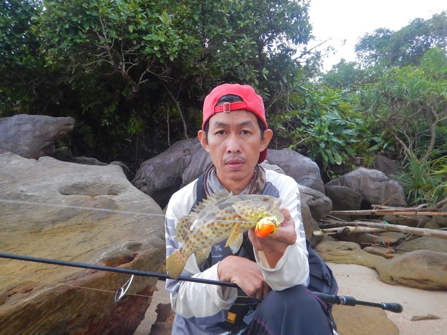 
ผลงานจาก Rapala fatrap 7 ก็ยังใช้ได้กับปลาแนวชายฝั่งครับ  :cheer: :cheer: :cheer: