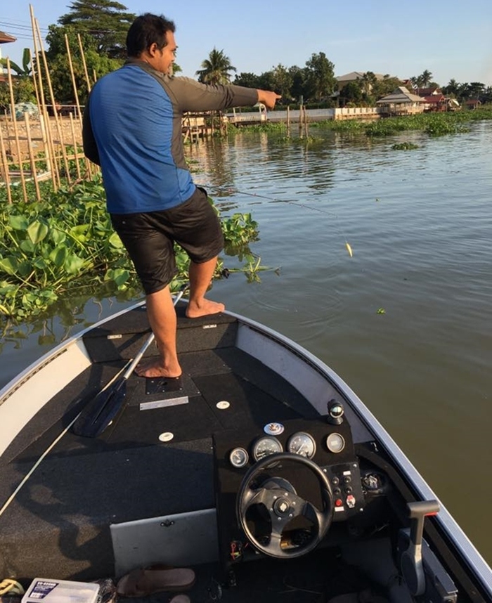 ตัดมาอีกทริป เจิมเรือใหม่ 


มีเวลาลองขับเรือ ชั่วโมงกว่าๆติดคันเบ็ดกันมาด้วย ทริปนี้มากับ น้าบอม