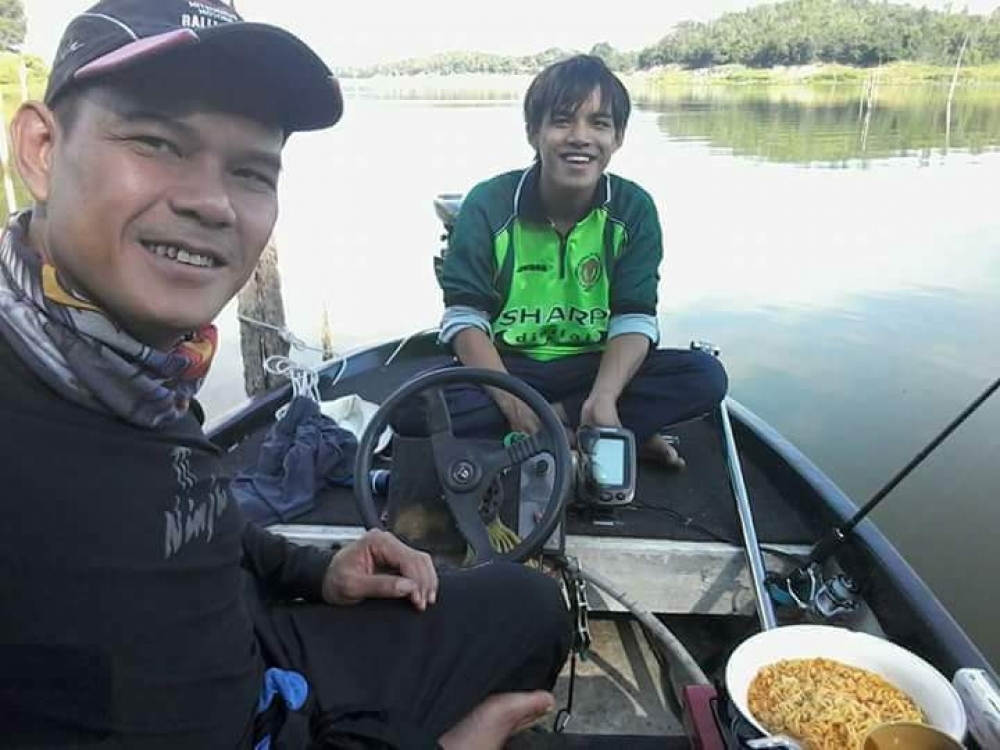 ขอให้ 2 พ่อลูก ดูแลกันและกัน ล่องเรือไปในเขื่อนศรีฯ ล่องไปตามเกาะแก่งเพื่อตกปลา ทำตามเจตนารมณ์ที่อยา