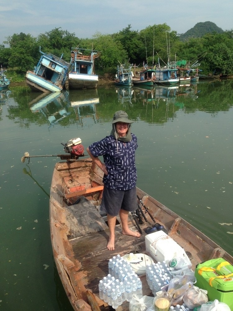 เรือเล็กๆ ลำนี้ ที่เคยนั่ง
ต้องมาพัง พับไป กับสายน้ำ
  :cry: :cry: :cry: :cry: :cry: