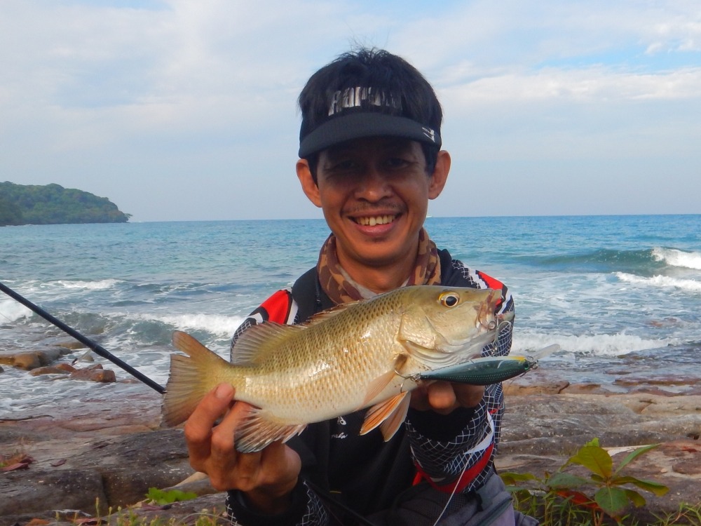 ผลงานจาก Rapala shadow rap shad deep 9 cm  :smile: :smile: :grin: :grin: