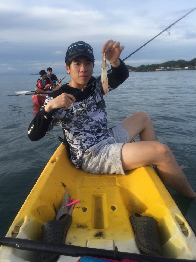 ตีสุ่มไปครับ กระตุ้กแรกบ้างเบาบ้าง แล้วก็ได้มาอีกหนึ่งตัว 
หมึกกล้วยมาแล้ว แต่อยากได้ใหญ่กว่านี้ครั
