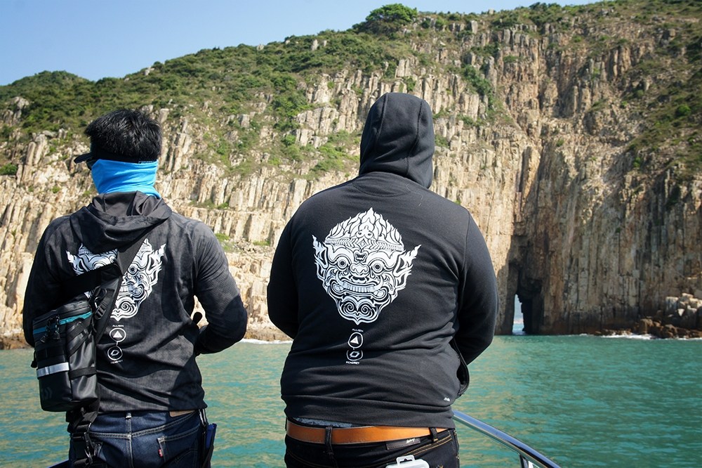  [center]ข้างเกาะมีหลายรูปแบบตั้งแต่ลานทราย หมายบางหมายน้ำลึกมากครับ บางจุดเลย 20 เมตร[/center]