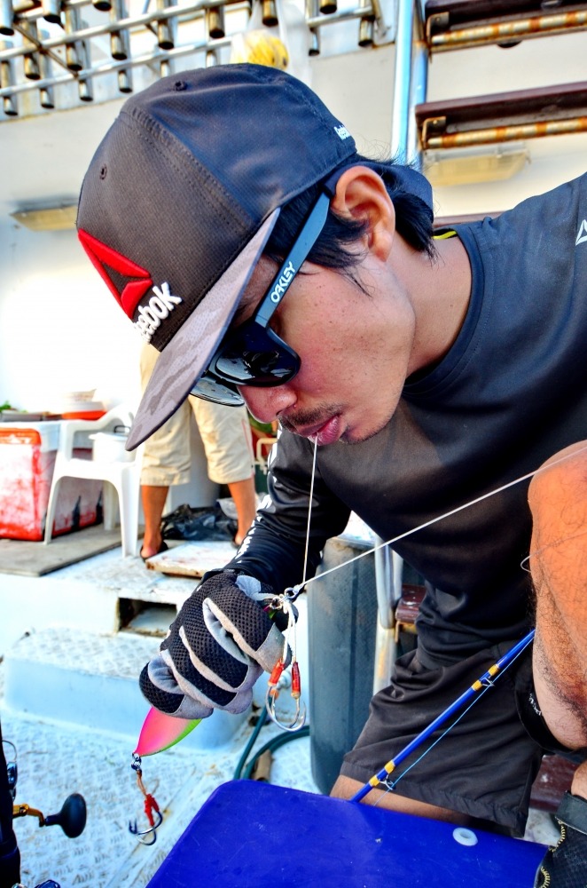 หนุ่มหล่อ.....เมืองคอน....กำลังถักเงื่อน Jigging master :laughing: