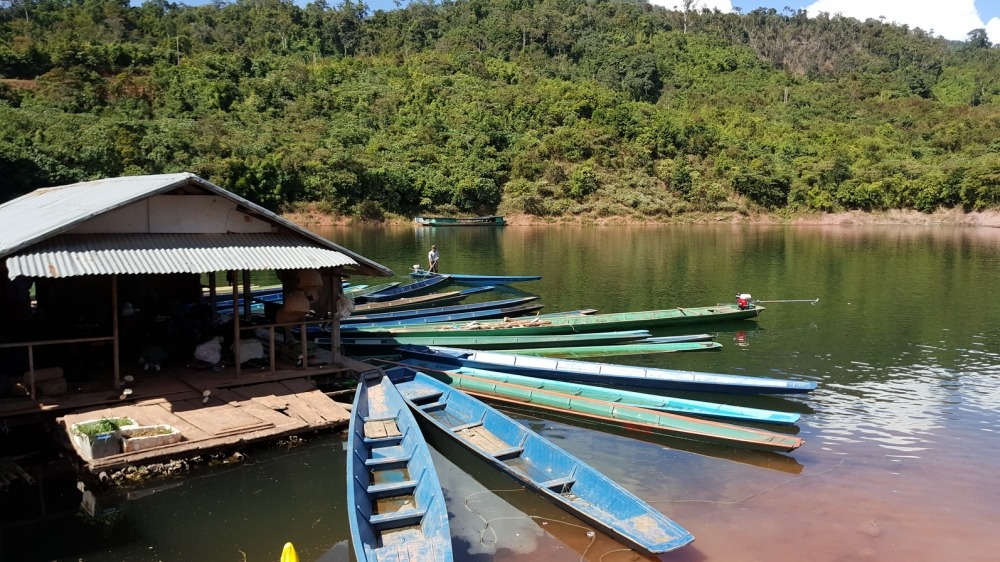 ท่าเรือ มีพ่อบ้านหรือผู้ใหญ่บ้านเป็นเจ้าของมีเรือไม้ใว้ให้เช่า นักท่องเที่ยวต้องนำเครื่องยนต์เครื่อง