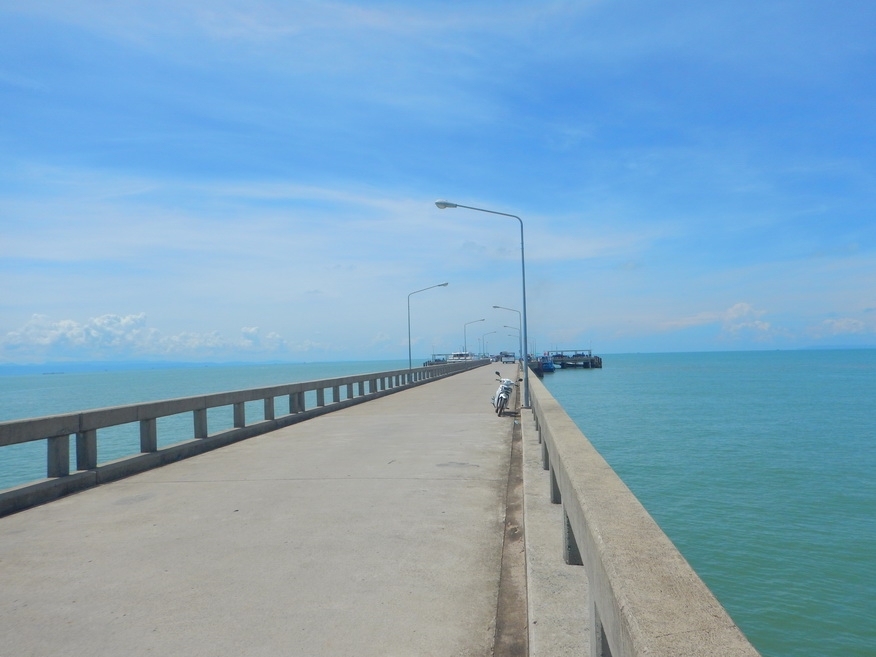 
จบเรื่องราวไว้ที่ปลายสะพานครับ มีโอกาสจะกลับมาแก้มืออีกครั้งและเก็บภาพมาฝากน้าๆให้ได้รับชมกันครับ 